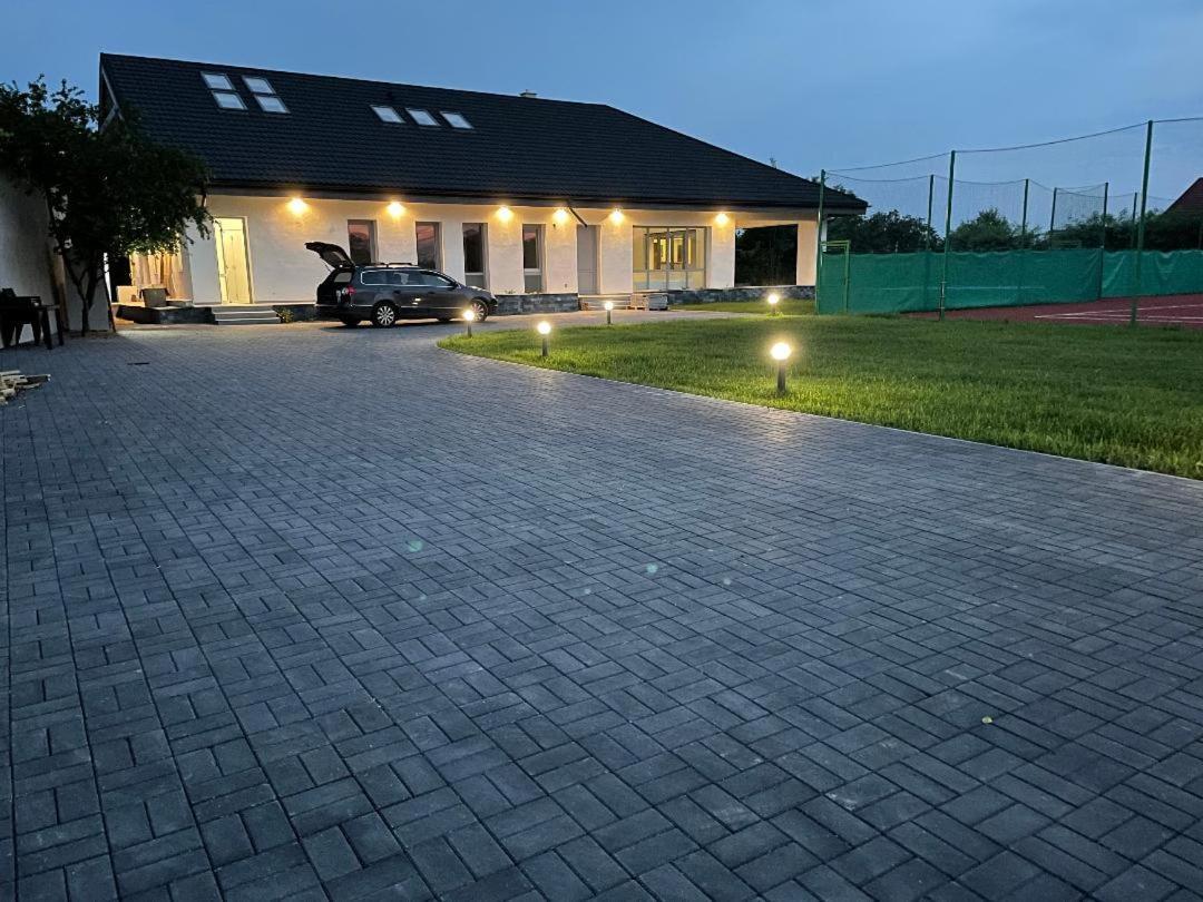 Lahuzur - Casa De Vacanta - Therme Balotesti & Aeroport Otopeni Săftica Eksteriør billede